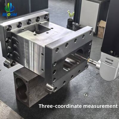 पीपी पीईटी पीवीसी एबीएस प्लास्टिक एक्सट्रूडर के लिए पहनने के प्रतिरोध और उच्च तापमान सहनशीलता के साथ निकल मिश्र धातु द्विधात्विक एक्सट्रूडर स्क्रू और बैरल