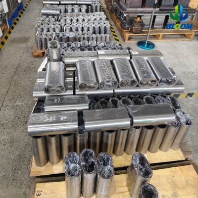 ट्विन स्क्रू एक्सट्रूडर के लिए उच्च-प्रदर्शन निकेल क्रोम वोल्फ्स्टन कम्पोजिट बैरल लाइनर 600°C तापमान प्रतिरोध और एचआरसी 58-62 कठोरता के साथ