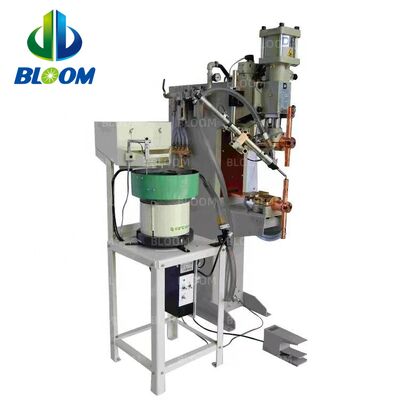 स्वचालित नट बोल्ट परिवहन प्रतिरोध वेल्डिंग मशीन 100KVA नामित क्षमता और तीन चरण बिजली की आपूर्ति के साथ