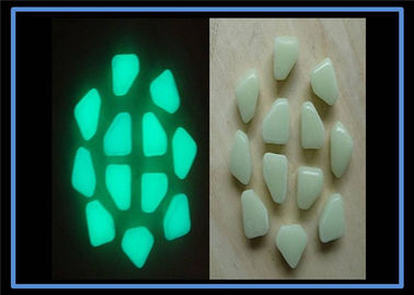 अंधेरे कंकड़ में Luminescent शीशे का आवरण पत्थर / चमक